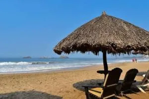VILLA PARA 8p 6A 2M dentro del HOTEL a un costado del Krystal IXTAPA cuenta con playa y WIFI - اكستابا