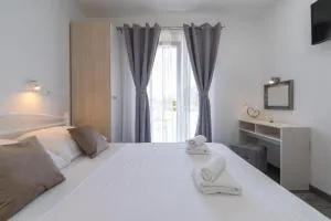 MALOA One bedroom White - Smokvica