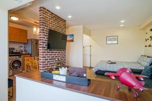 Central Studio - Pta. Alba Iulia - Metrou