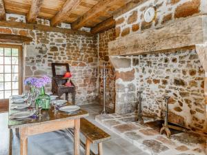 Maisons de vacances Tranquil holiday home with private pool : photos des chambres