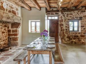 Maisons de vacances Peaceful Holiday Home in Teillots with Private Pool : photos des chambres