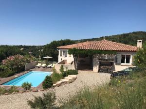 Villas Cozy Villa in Caunes Minervois with Swimming Pool : photos des chambres