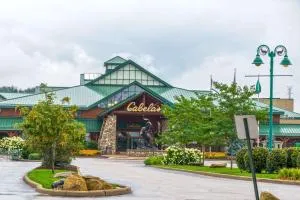 Hawthorn Suites by Wyndham Wheeling at The Highlands - McMechen