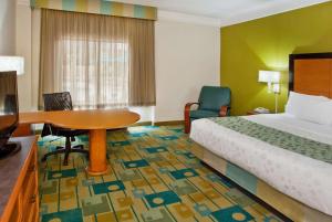 Deluxe King Room room in La Quinta by Wyndham Greenville Haywood