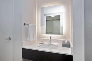 Queen Room - Non-Smoking room in La Quinta by Wyndham Rancho Cordova Sacramento