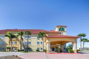 La Quinta Inn Suites by Wyndha..