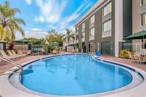 La Quinta by Wyndham Naples Downtown