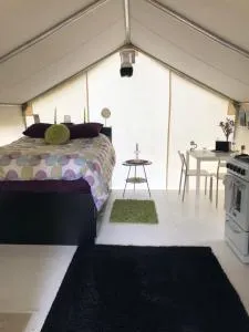Vines and Puppies Glamping Hideaway - Dease Lake