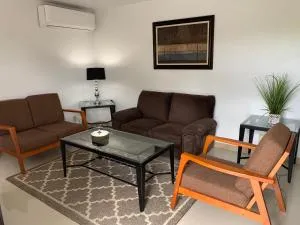 Private Chalan Pago Apartment - 与那