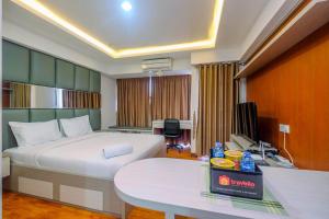 Cozy Studio Apartment at H Residence near MT Haryono By Travelio