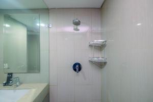 Cozy Studio Apartment at H Residence near MT Haryono By Travelio