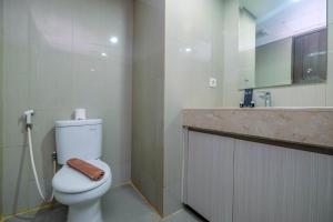 Cozy Studio Apartment at H Residence near MT Haryono By Travelio