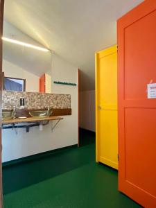 Auberges de jeunesse Gite de la Porte Saint Jacques: a hostel for pilgrims : Lit Simple dans Dortoir Mixte