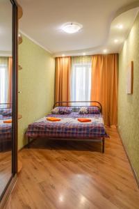 Apartment Triokhsviatytelskaya Street 3