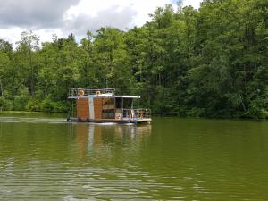 Domki pływające Houseboat4U Mazury