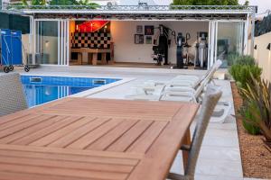 villa Aqua-Jacuzzi-heatable pool-sauna-gym-snooker