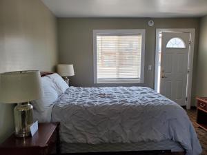 Standard Queen Room room in Golden Gate Lodging