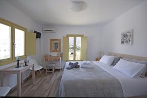 Studio Apartment with Sea View (Vdoko no.5) room in Diasino Studios