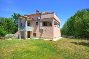 Oak Meadow Apartment