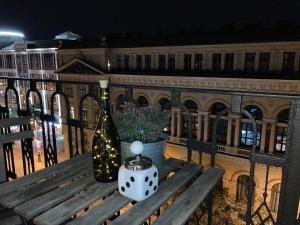 Astoria Balcony Apartment