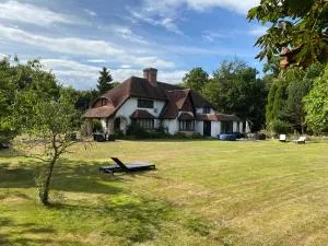 Chichester Retreat with Large Private Mature Garden - Fishbourne