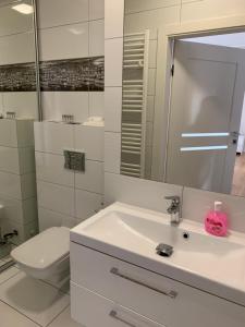 Apartamenty Centrum nad Motławą z widokiem na patio z balkonem