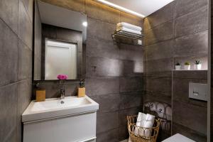 Stylish Apartment by City Center