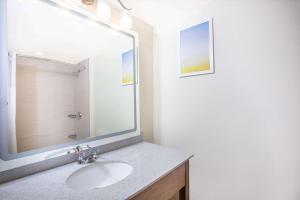 Days Inn & Suites by Wyndham Kearney NE