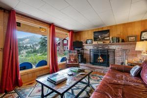 Two Bedroom House room in Rocky Mountain High