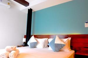 The Eight Ratvithi House