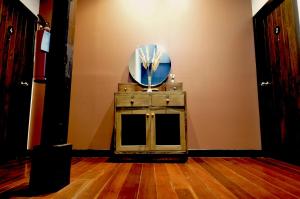 The Eight Ratvithi House