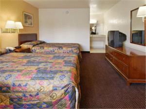 Double Room - Non-Smoking  room in Belmont Inn and Suites