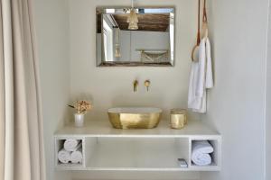 Elefthia Syros Exclusive Suite