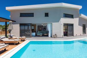 TreeTop Villa I, Private Pool, BBQ & Playground, By ThinkVilla