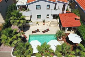 Villa Antisin with Heated Pool
