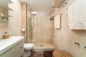 Azahara I, 25A small cozy apartment with great views located in the popular area of Nueva Andalucia