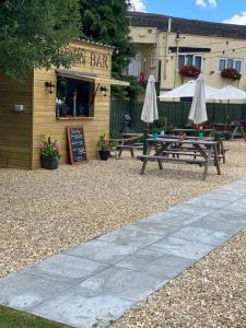 Greyhound Country Inn