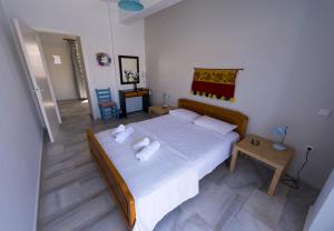 Katapola Vekris apartments