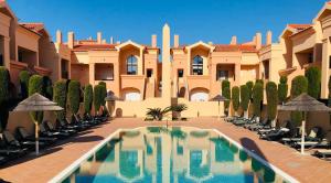 LUXURY APARTMENT - T1 vue sur piscine - PRAIA DA LUZ - 4-star hotels in Luz