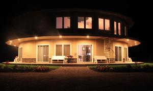 Around the Sea - Cana das Rotating House, Suites & Tours