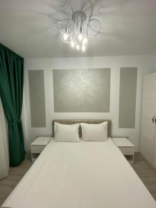 Mirror Lake Apartments