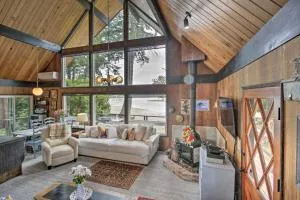 Waterfront Cabin with Fire Pit in Gig Harbor! - Vaughn