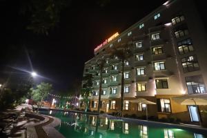 Thông Đỏ Hotel
