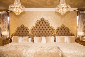 Presidential Suite with Spa Bath room in 30 James Street