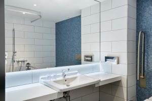 Double Room - Disability Access room in Holiday Inn Express - Berlin - Alexanderplatz an IHG Hotel