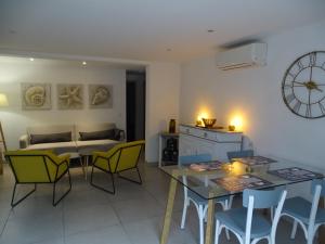 Appartements LUVA d'Azur, Rez de villa LE RIOU - LE VALLON : photos des chambres