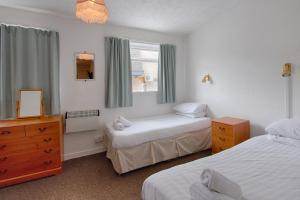 Standard Triple Room room in Whitehouse Hotel