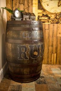 Deluxe Pirates Cove Themed Apartment