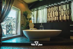 Maisons d'hotes Villa St Jean SUITE Romantique : photos des chambres