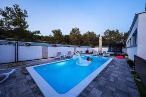 Apartment ANAI, Private heated pool